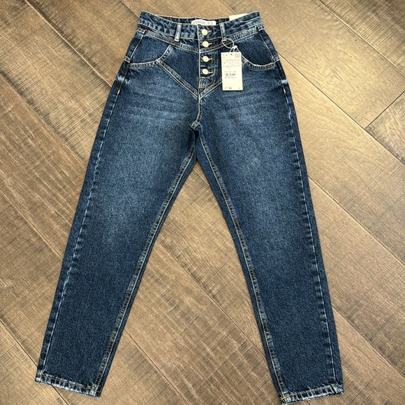 NWT HIGH RISE JEANS SIZE 4 - Picture 8 of 17